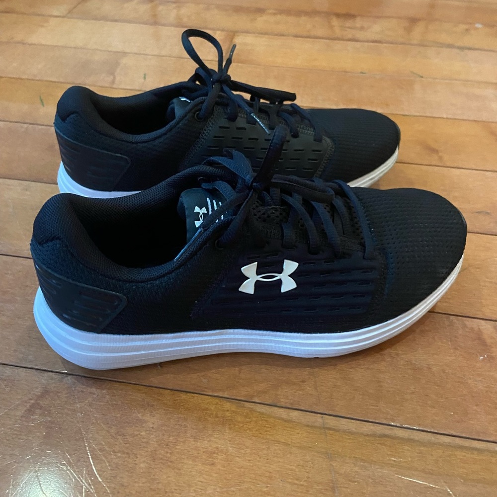 Under Armour Black and White Logo/Sole Sneakers Size 8
